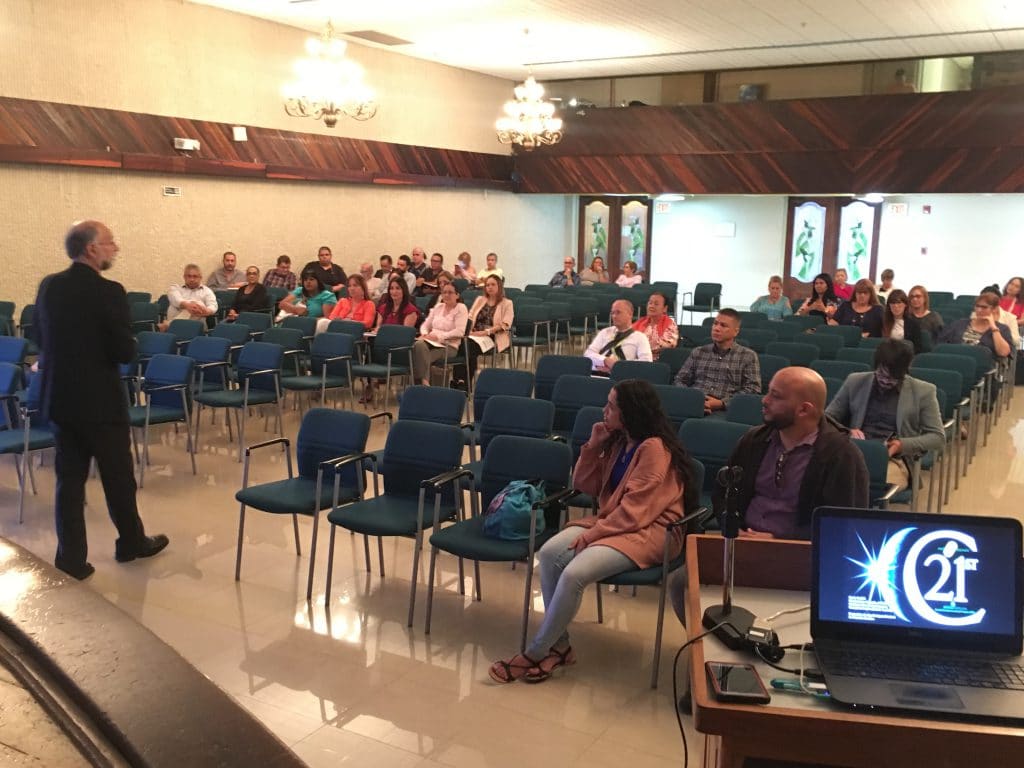 Orientación InterEmprende impartida por el Dr. Alex Rodríguez.