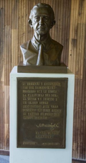 Busto de Don Manuel Méndez Ballester